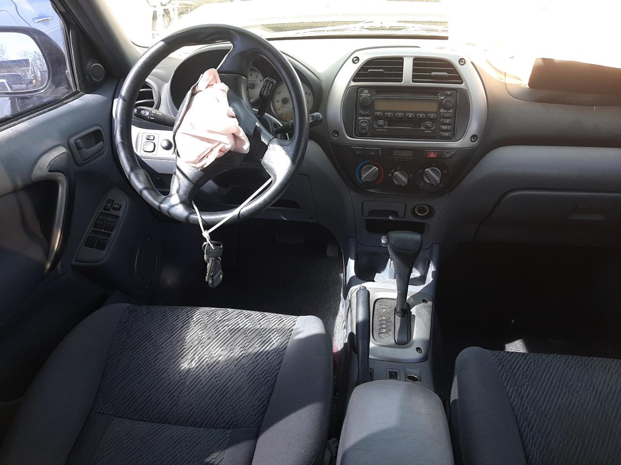 Photo 9 from auction – 2002 TOYOTA RAV4 with VIN JTEGH20V420046198