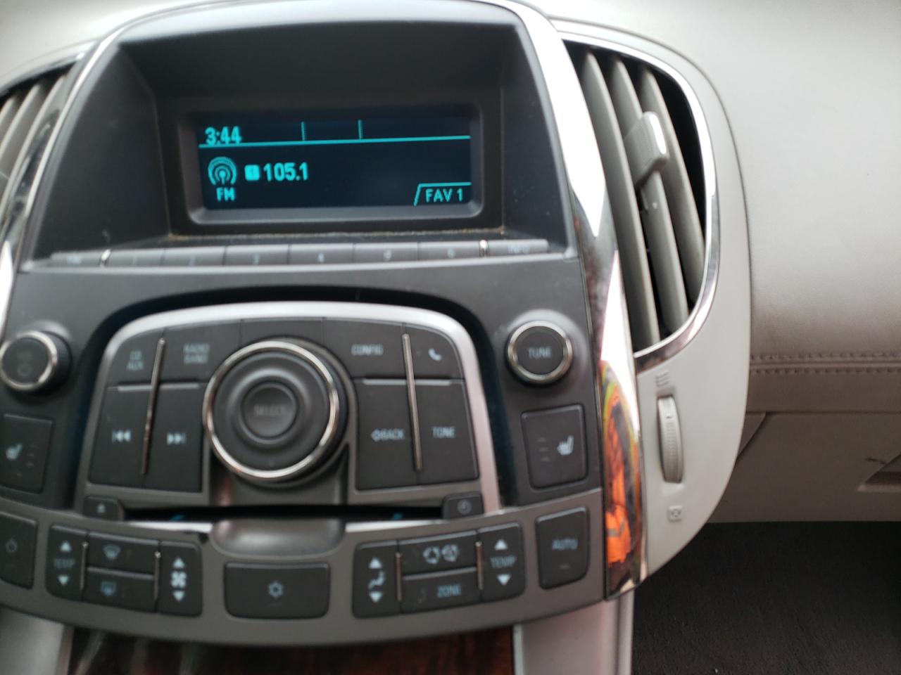 Photo 9 from auction – 2011 BUICK LACROSSE C with VIN 1G4GC5ED2BF228852