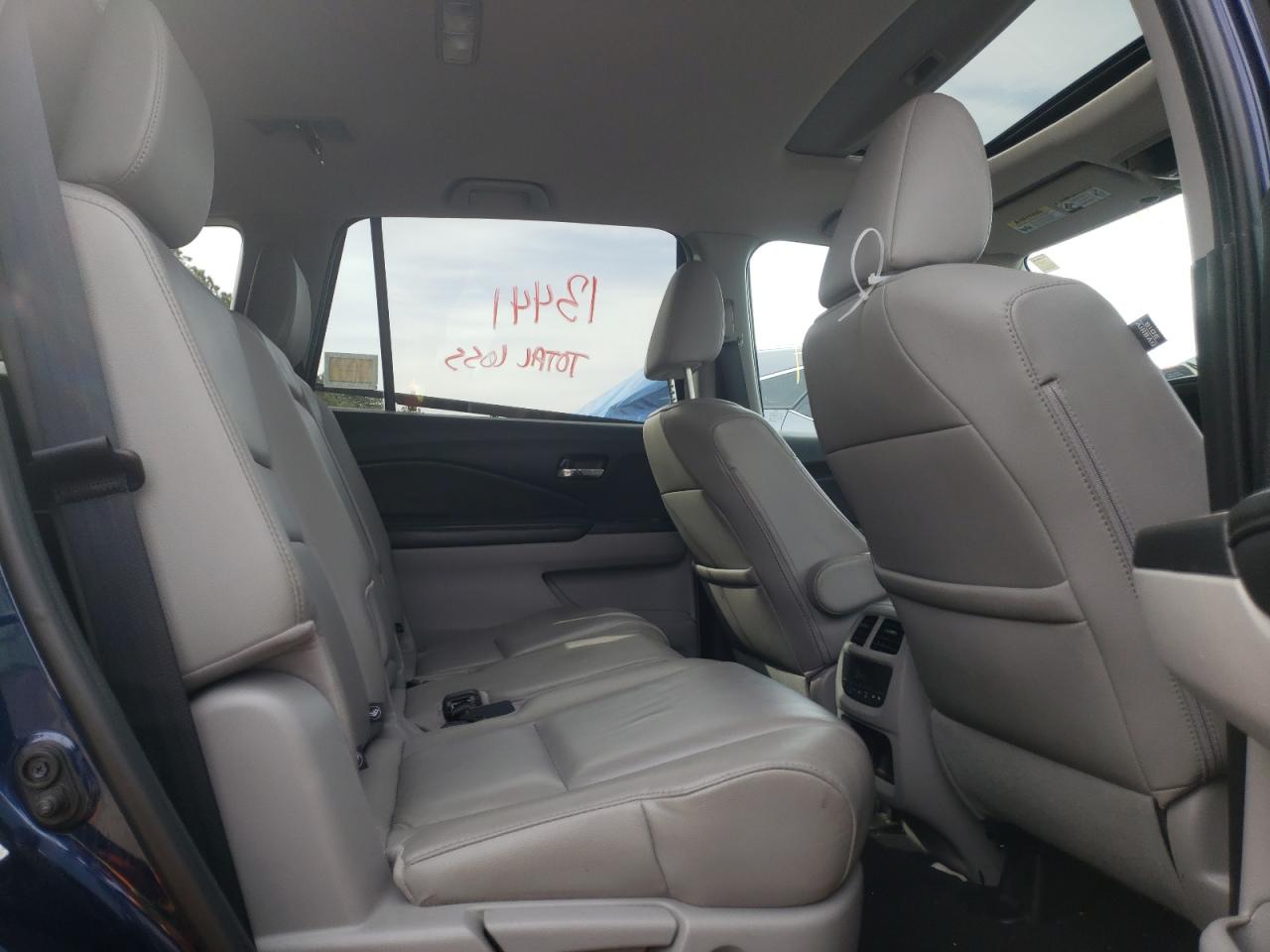 Photo 6 from auction – 2016 HONDA PILOT EXL with VIN 5FNYF6H58GB038883