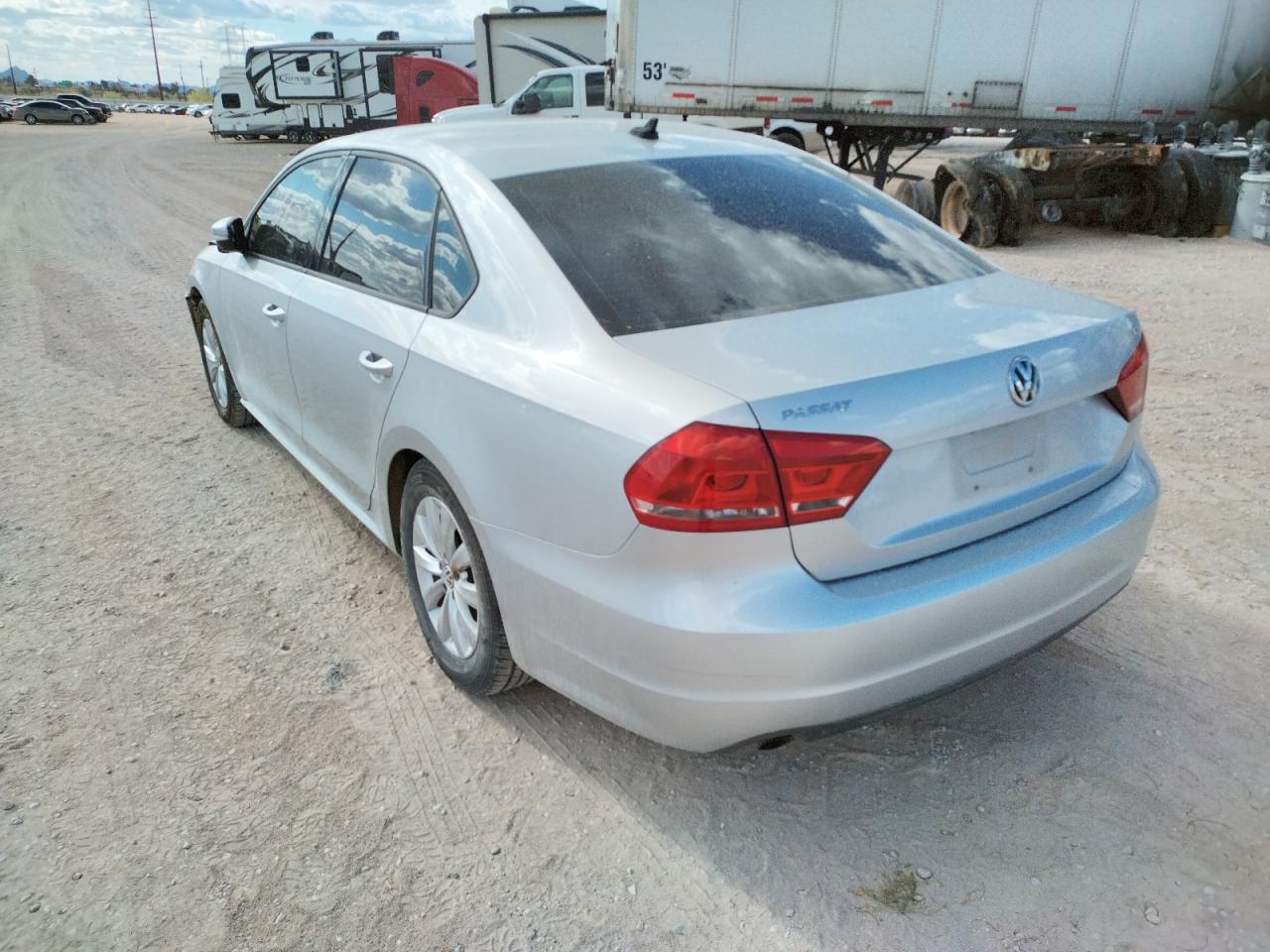 Photo 3 from auction – 2015 VOLKSWAGEN PASSAT S with VIN 1VWAT7A36FC057580