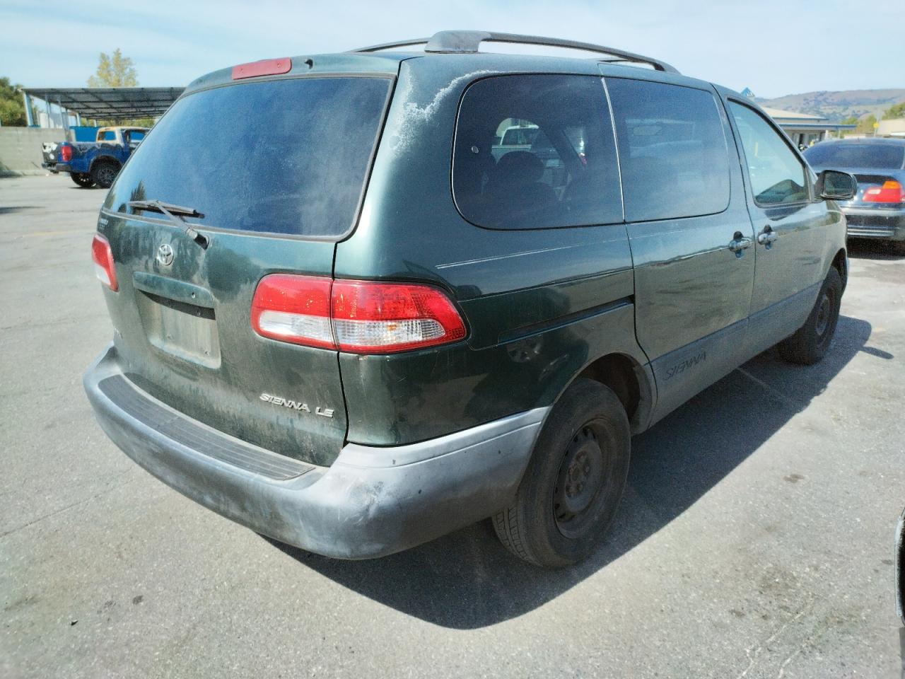 Photo 4 from auction – 2001 TOYOTA SIENNA LE with VIN 4T3ZF13C11U359663