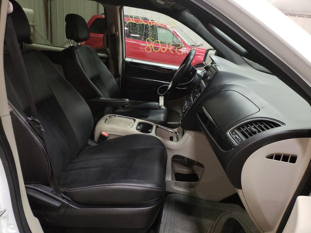 Photo 5 from auction – 2016 DODGE GRAND CARA with VIN 2C4RDGCG5GR319536