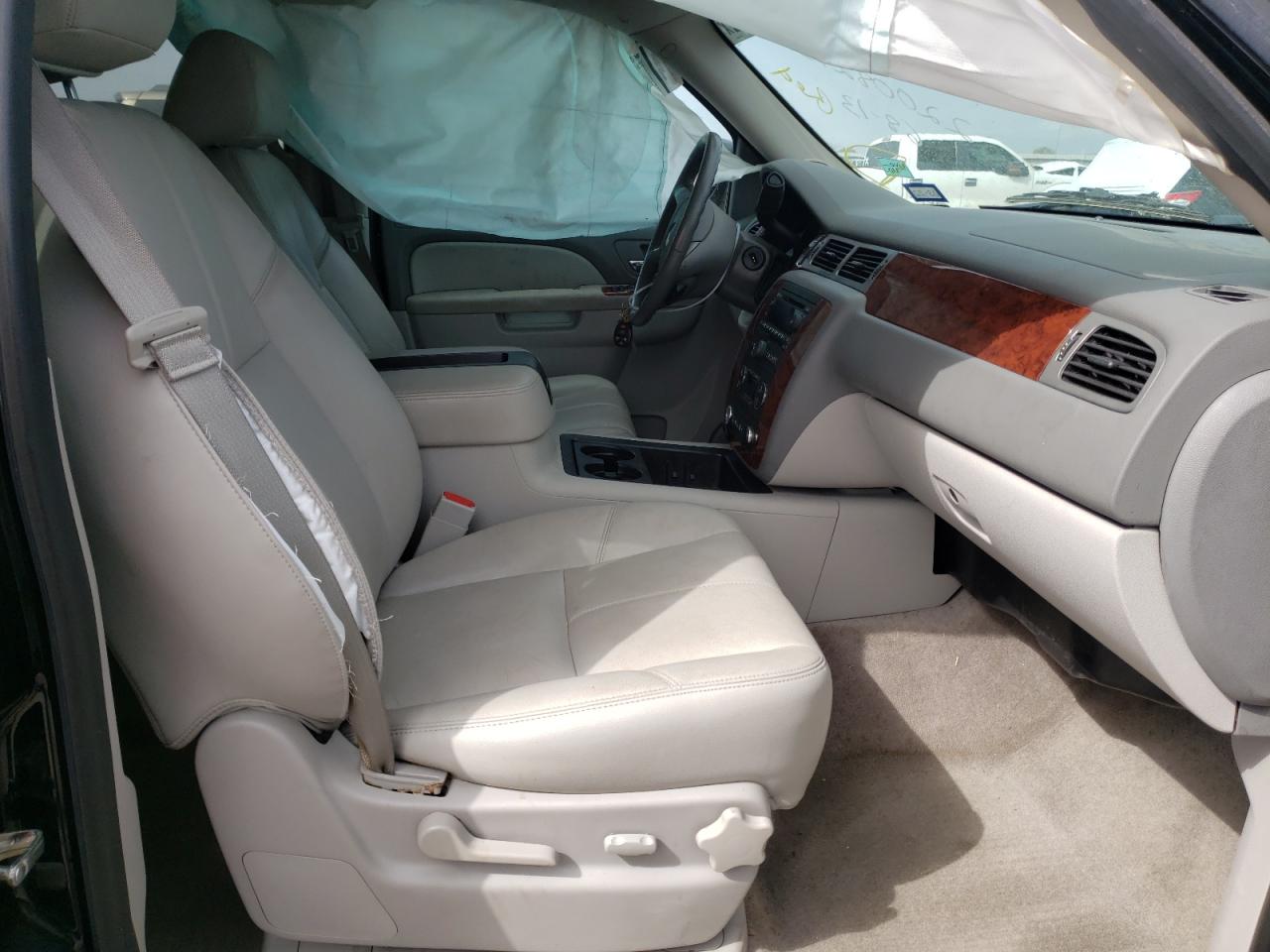 Photo 5 from auction – 2013 CHEVROLET TAHOE C150 with VIN 1GNSCBE04DR143899