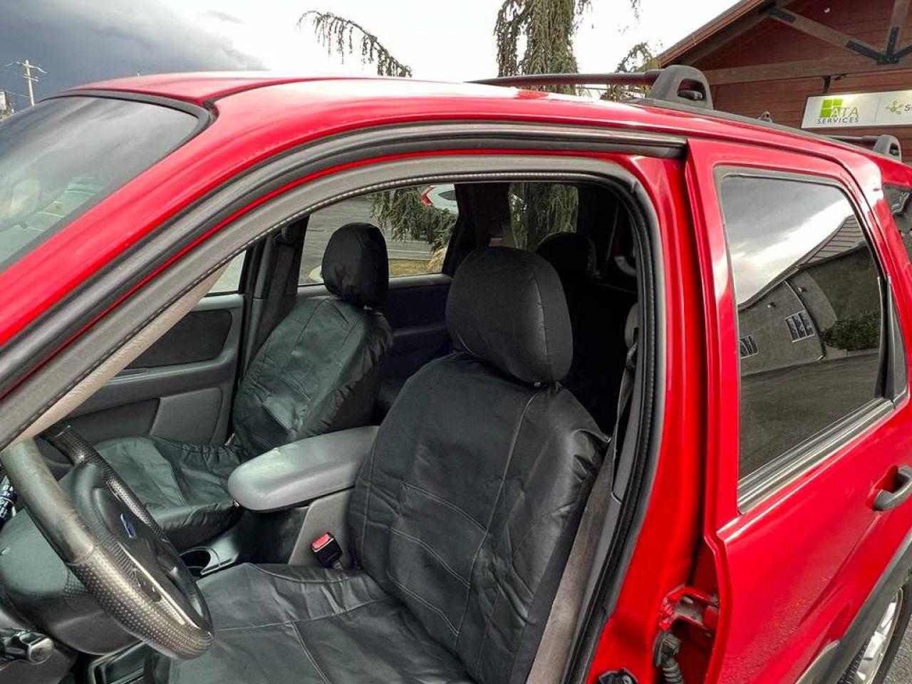 Photo 9 from auction – 2002 FORD ESCAPE XLT with VIN 1FMYU04112KA90207