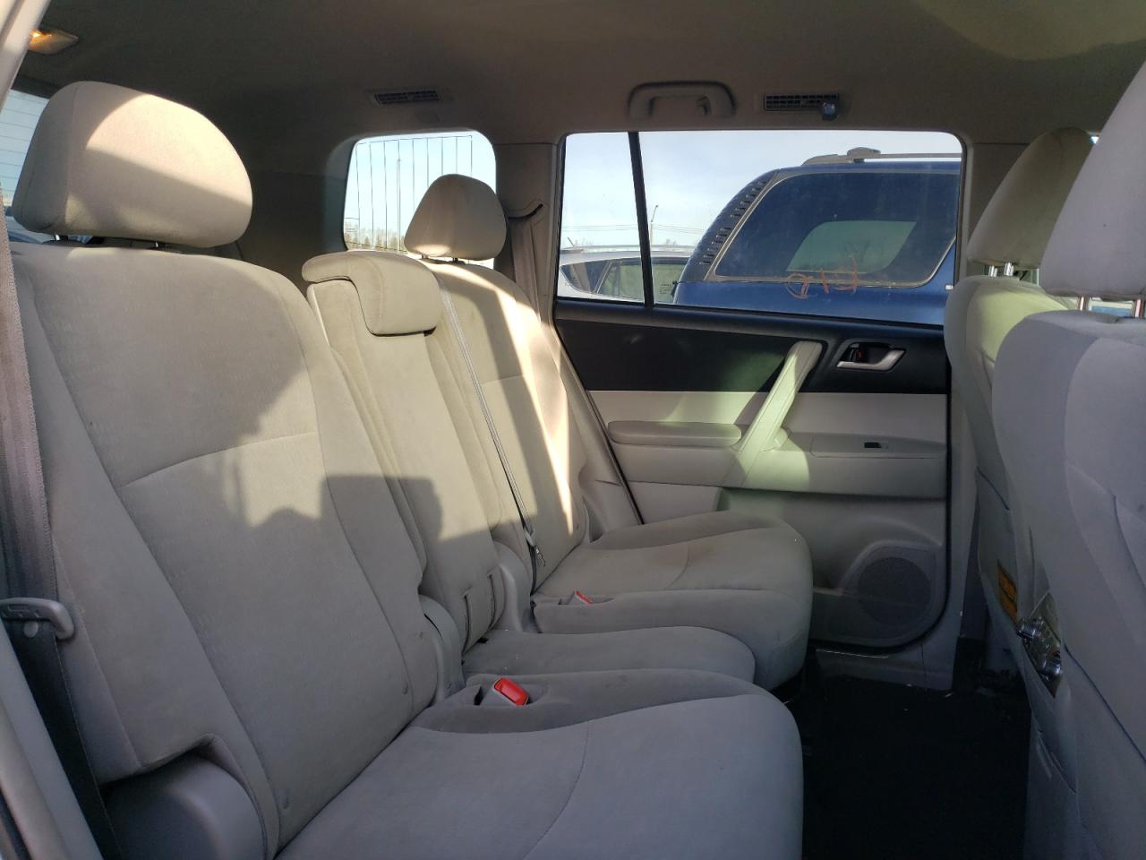 Photo 6 from auction – 2012 TOYOTA HIGHLANDER with VIN 5TDBK3EH2CS114134