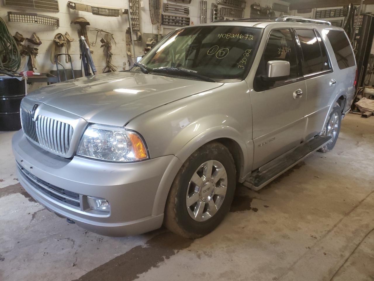 Photo 2 from auction – 2006 LINCOLN NAVIGATOR with VIN 5LMFU28506LJ20665