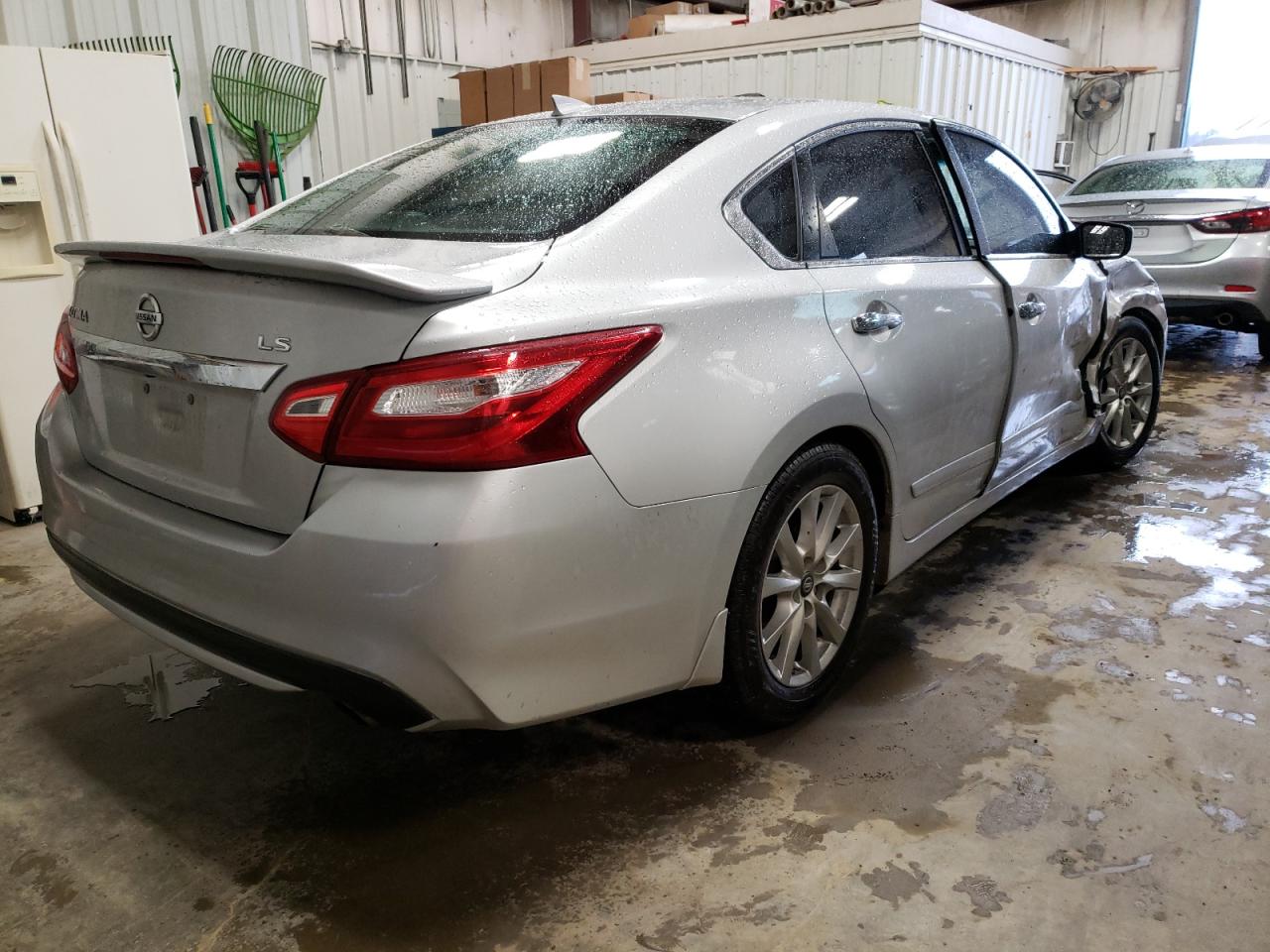 Photo 4 from auction – 2016 NISSAN ALTIMA 2.5 with VIN 1N4AL3AP4GN384764
