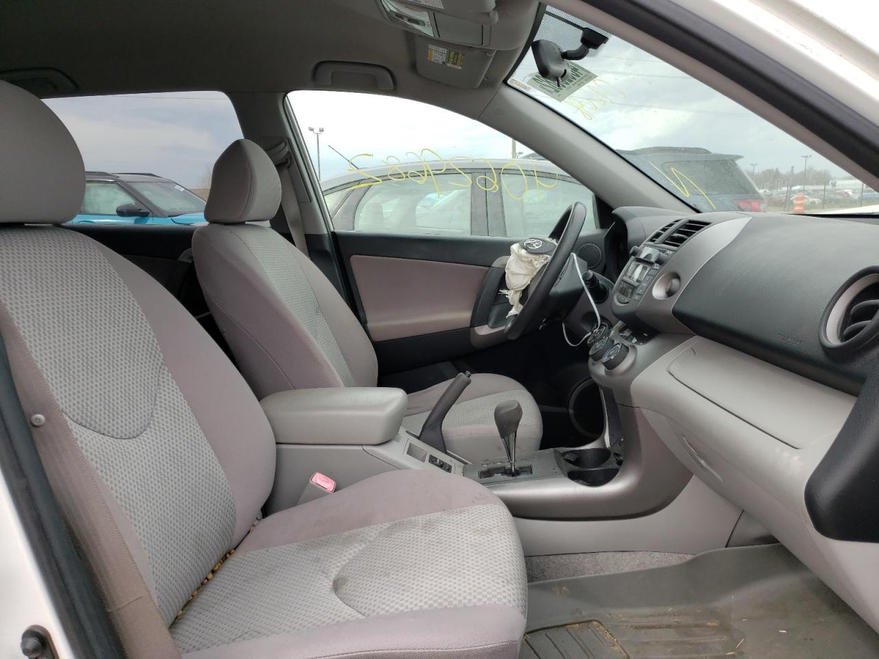 Photo 5 from auction – 2007 TOYOTA RAV4 with VIN JTMBK33V075029698
