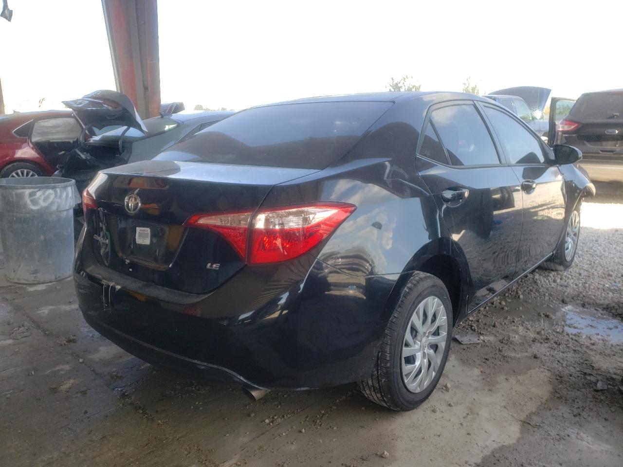 Foto 4 de la subasta – 2017 TOYOTA COROLLA L con VIN 5YFBURHEXHP696109