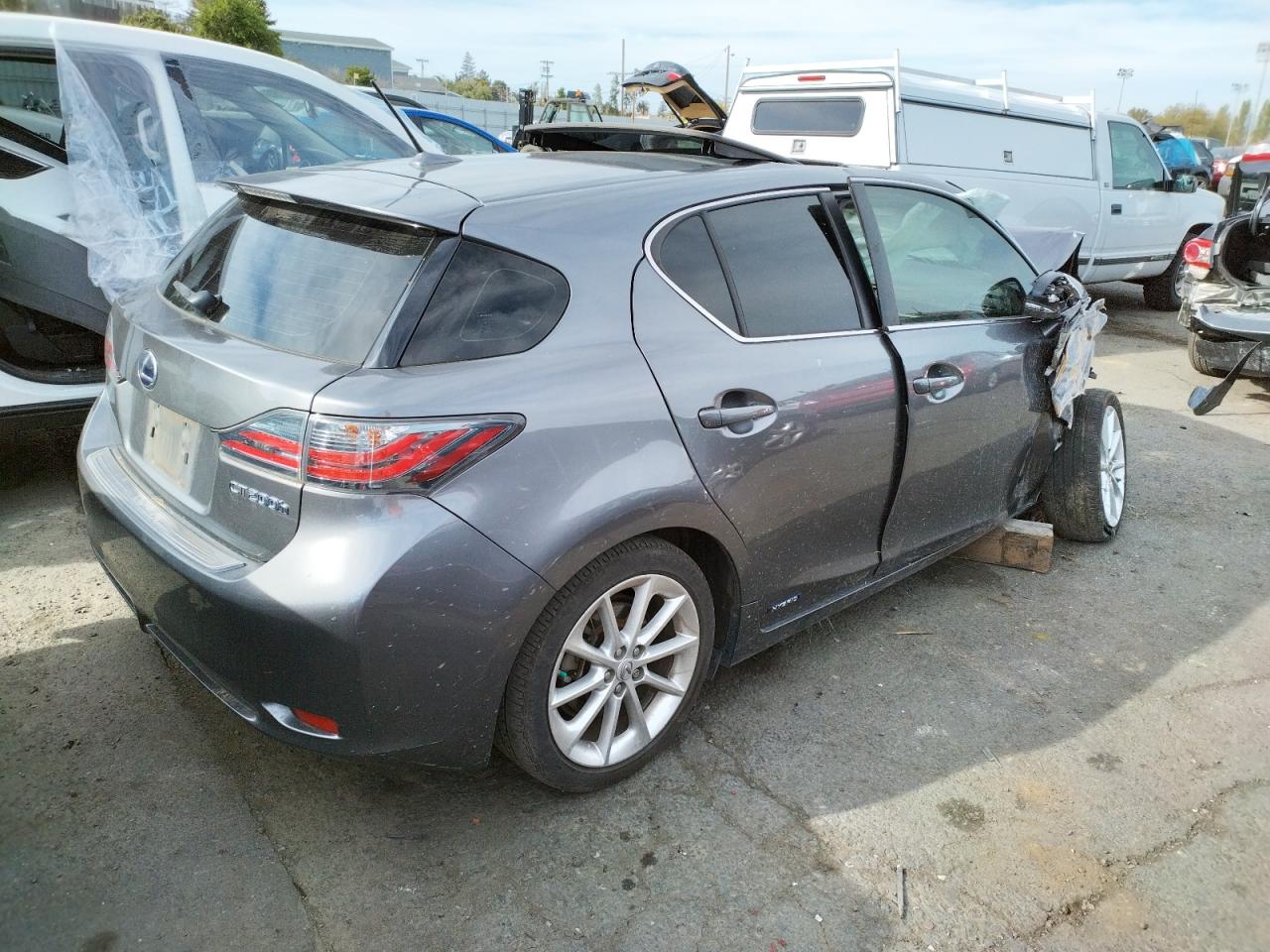 Фото 4 с аукциона – 2013 LEXUS CT 200 с VIN JTHKD5BHXD2166919