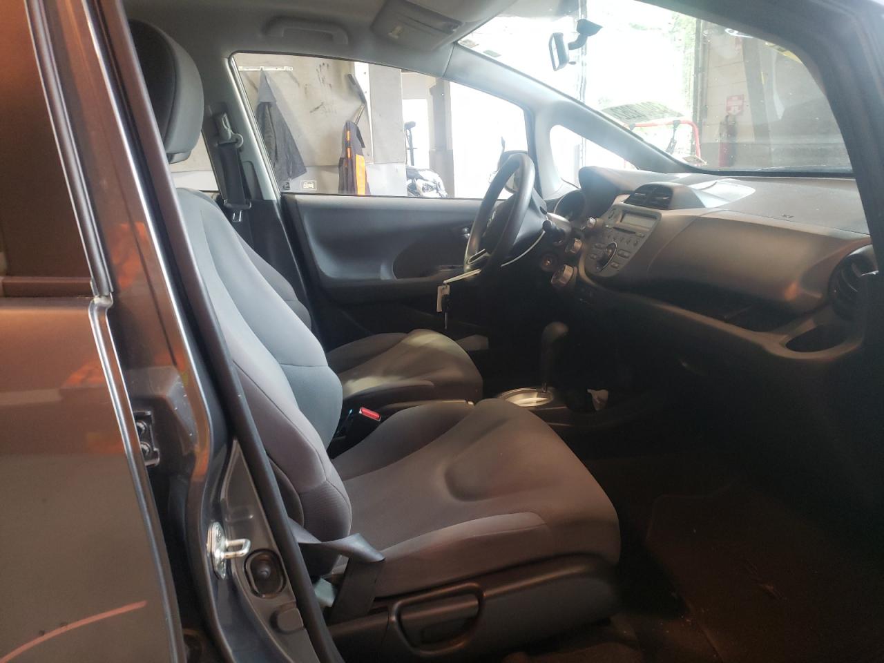 Photo 5 from auction – 2011 HONDA FIT with VIN JHMGE8H36BC023568