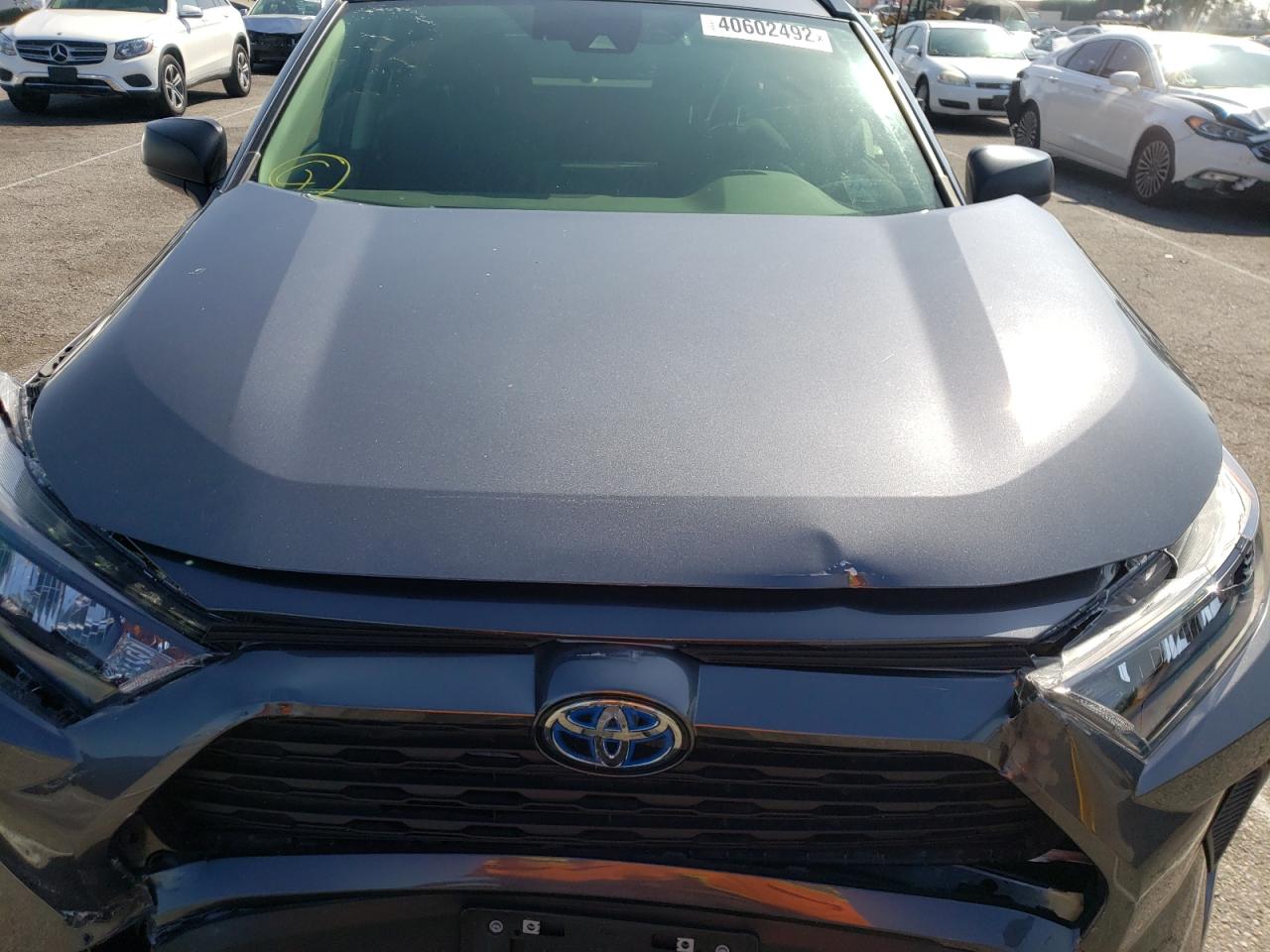 Photo 7 from auction – 2020 TOYOTA RAV4 LE with VIN JTMLWRFV8LD542947