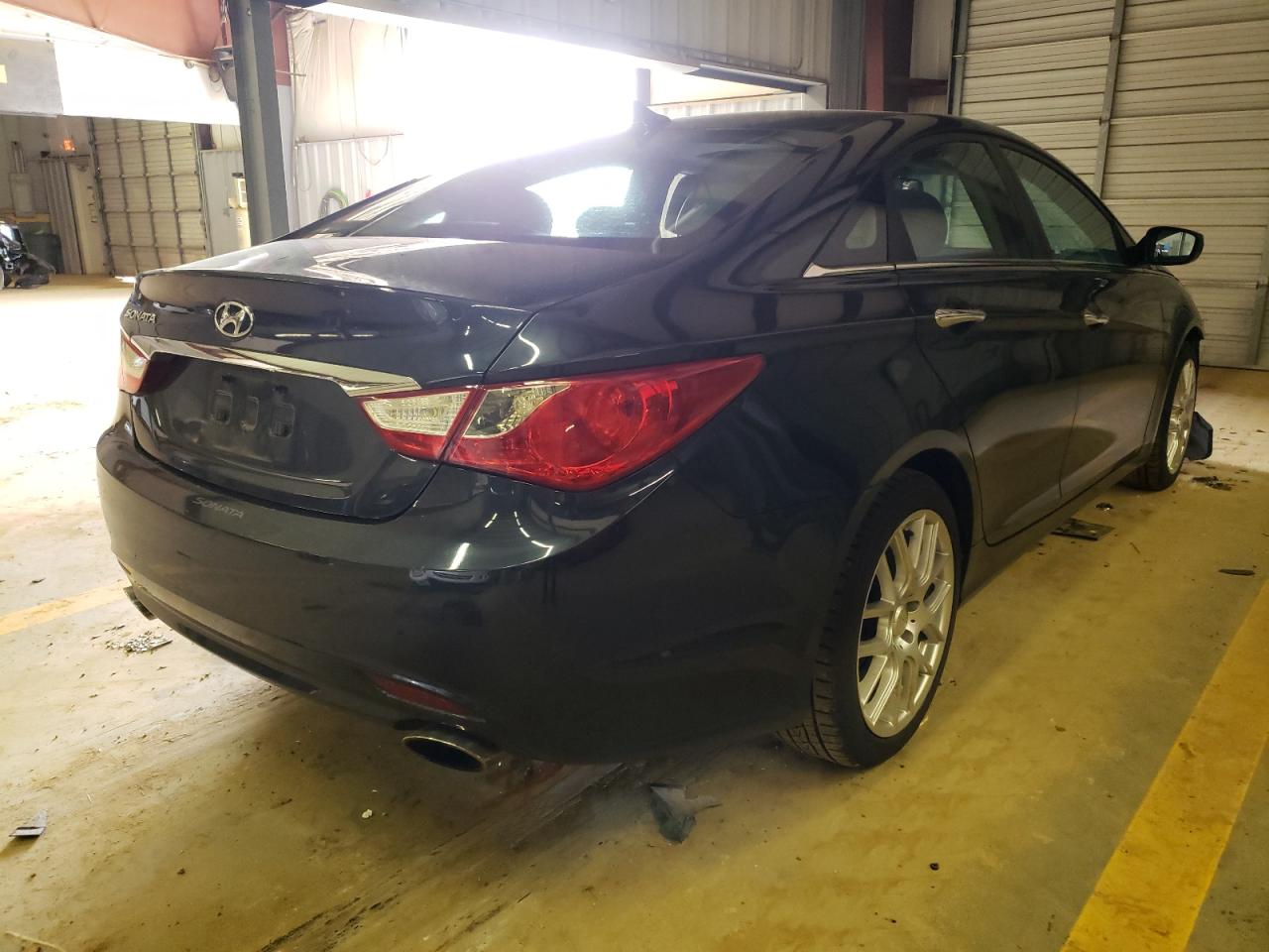 Photo 4 from auction – 2011 HYUNDAI SONATA SE with VIN 5NPEC4AC7BH291499