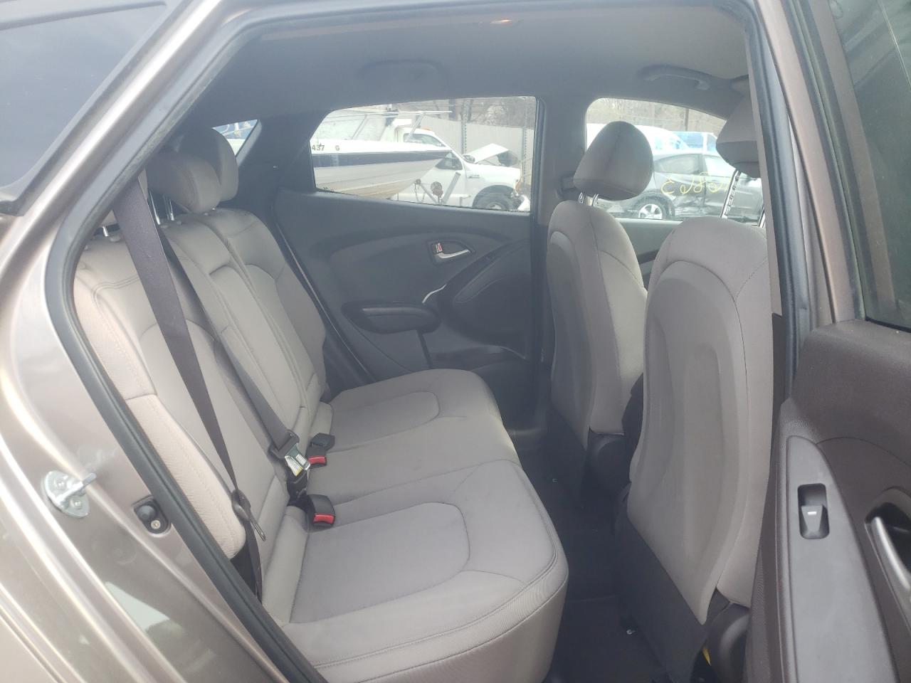 Photo 6 from auction – 2012 HYUNDAI TUCSON GL with VIN KM8JT3AB1CU490177