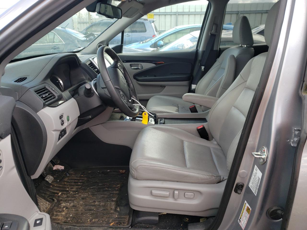 Photo 5 from auction – 2019 HONDA RIDGELINE with VIN 5FPYK3F78KB018230