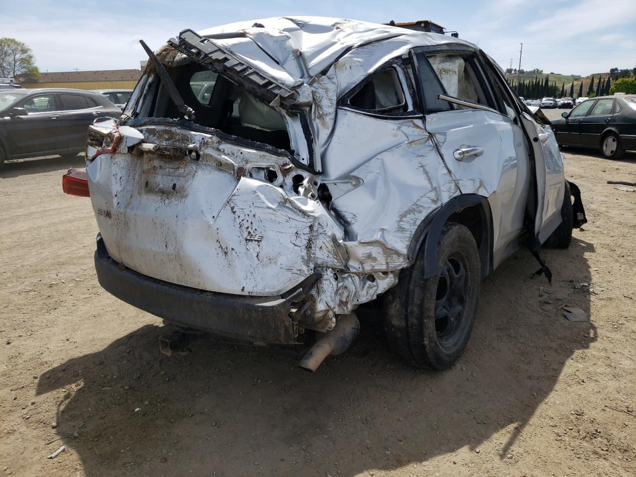 Photo 4 from auction – 2015 TOYOTA RAV4 LE with VIN JTMZFREV5FJ034873