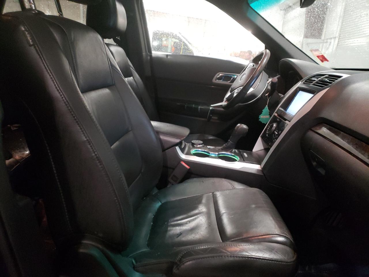 Photo 5 from auction – 2014 FORD EXPLORER L with VIN 1FM5K8F84EGC49343