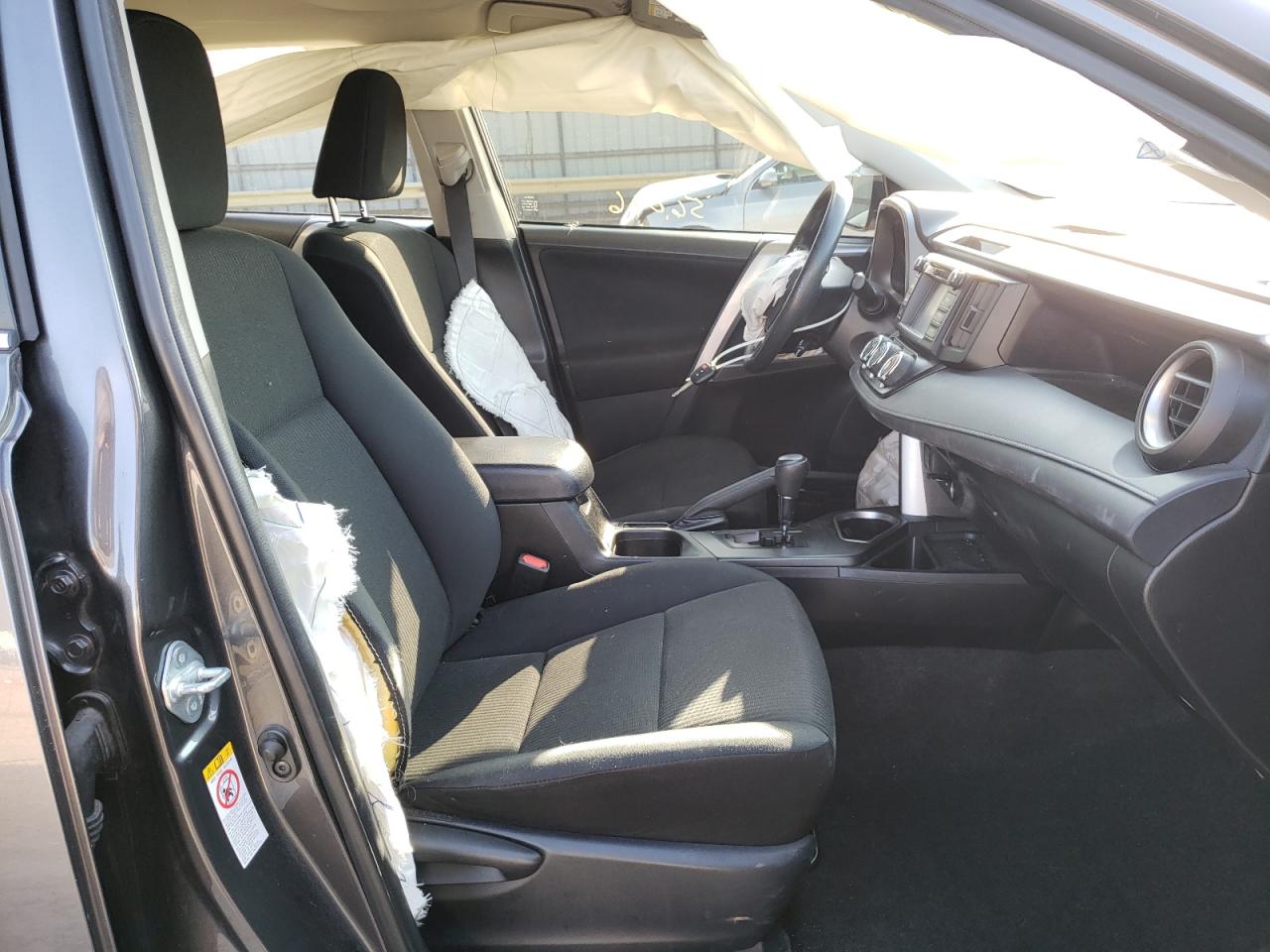 Photo 5 from auction – 2016 TOYOTA RAV4 LE with VIN JTMZFREV8GJ060515