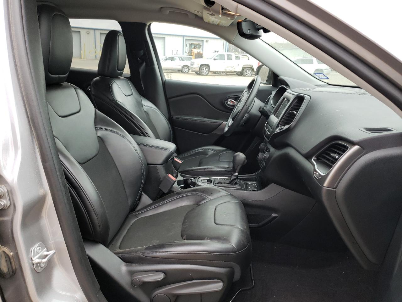 Photo 5 from auction – 2019 JEEP CHEROKEE L with VIN 1C4PJLLB6KD122786