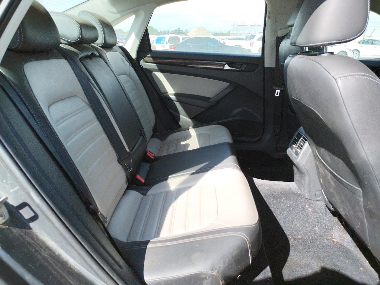 Photo 6 from auction – 2015 VOLKSWAGEN PASSAT SE with VIN 1VWBT7A38FC015111