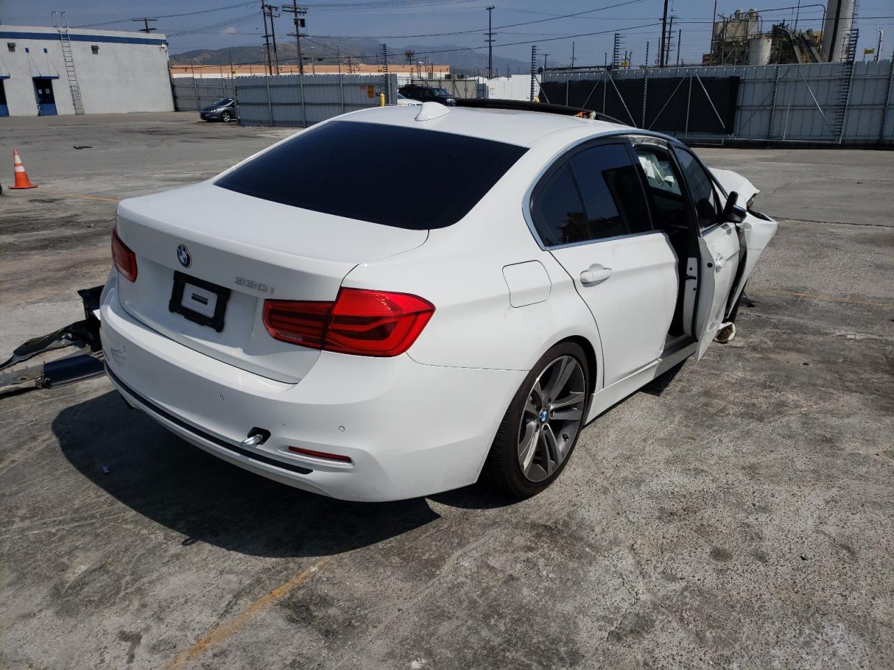 Zdjęcie 4 z aukcji – 2018 BMW 330 I z VIN WBA8B9G52JNU97704