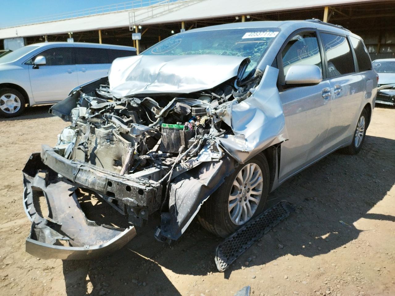 Photo 2 from auction – 2015 TOYOTA SIENNA XLE with VIN 5TDYK3DC0FS641027
