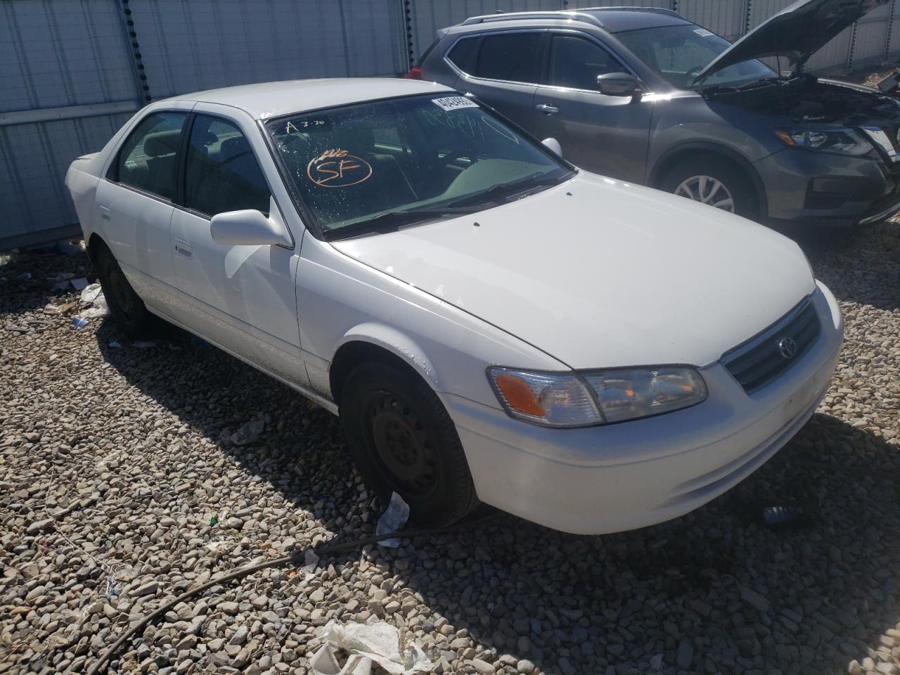 TOYOTA CAMRY CE 2000 with VIN JT2BG22K1Y0412401 - Photo from auction