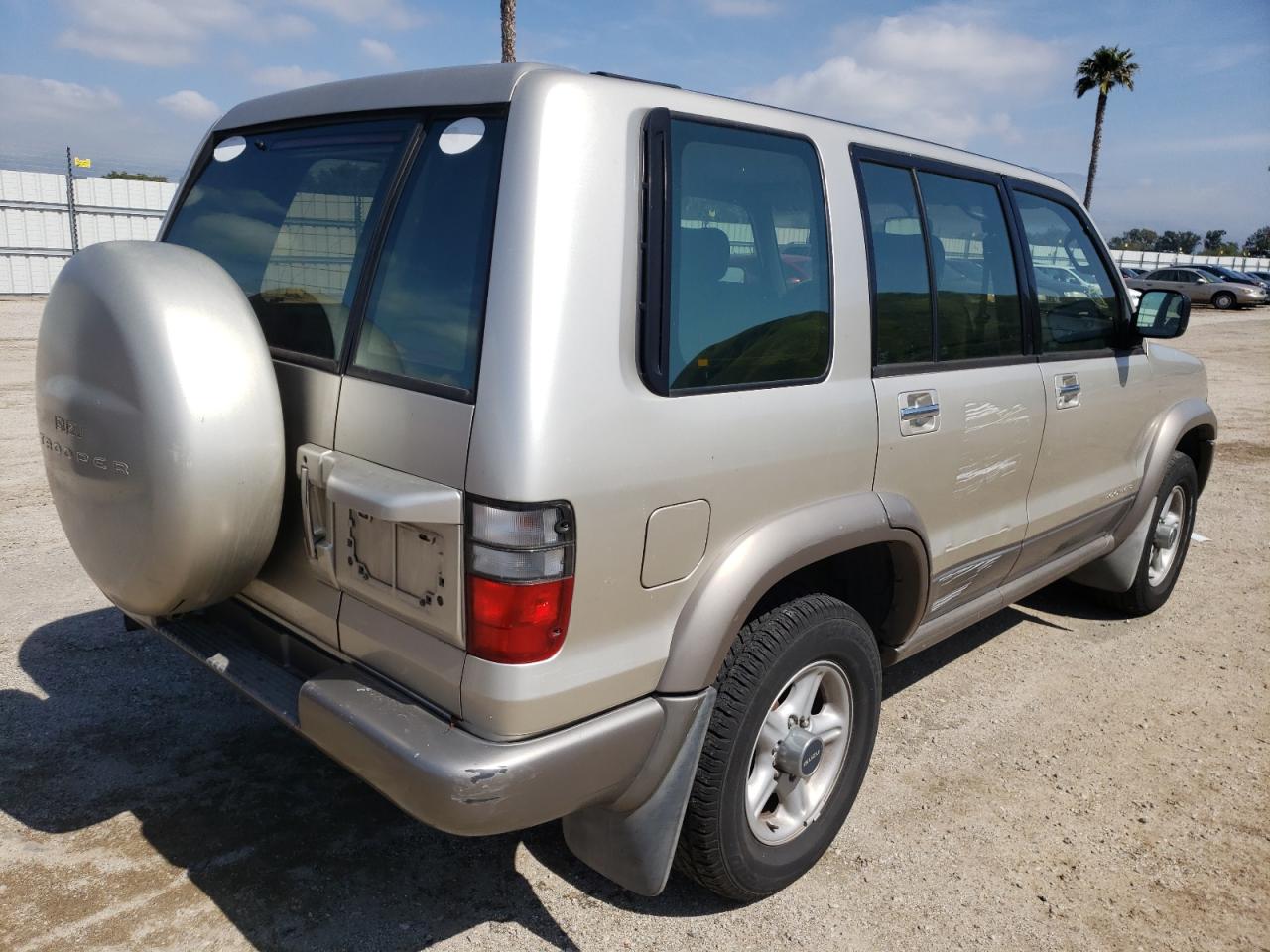 Photo 4 from auction – 2002 ISUZU TROOPER S with VIN JACDJ58X127J06835