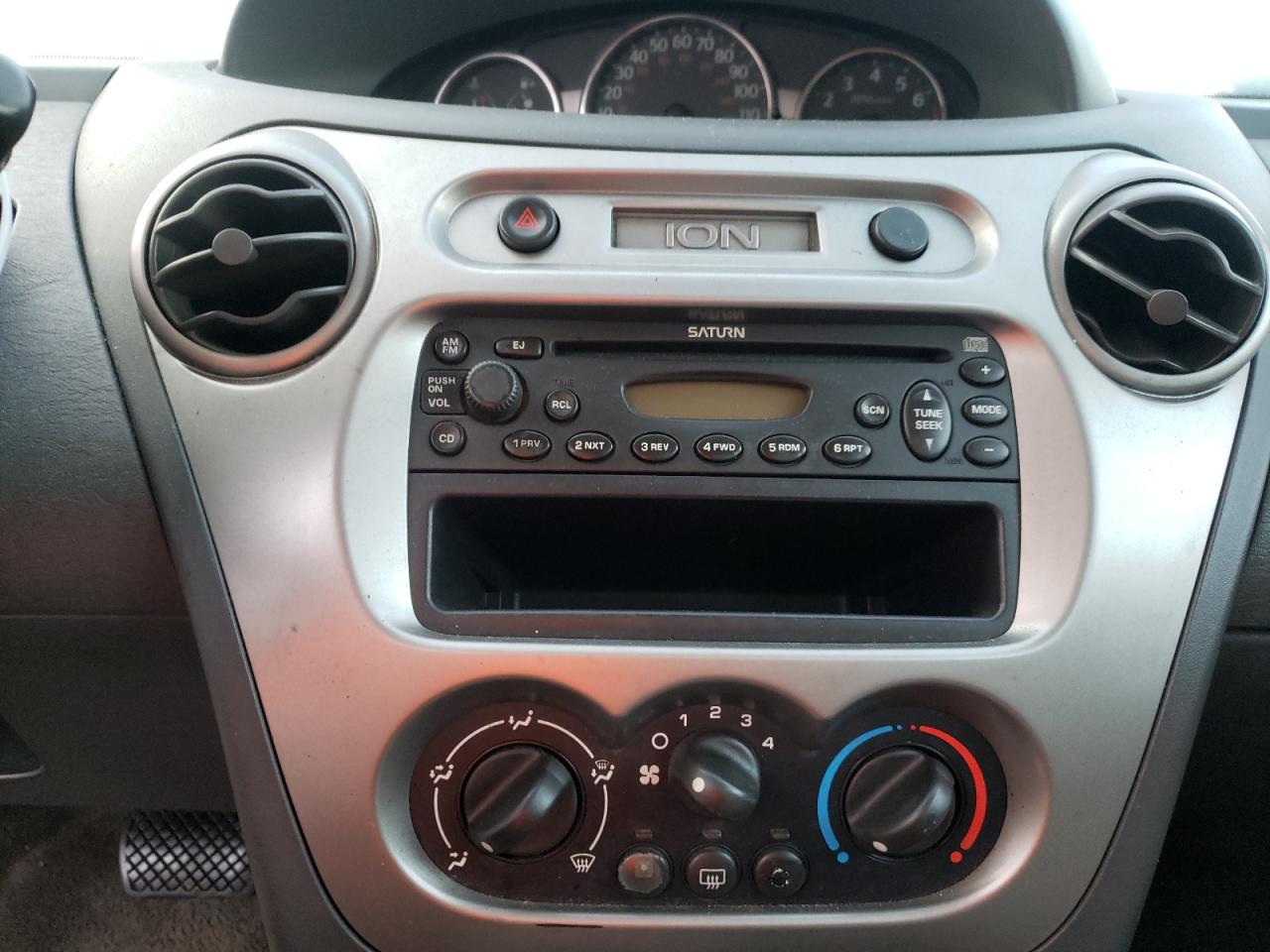Photo 9 from auction – 2005 SATURN ION LEVEL with VIN 1G8AJ52FX5Z141753
