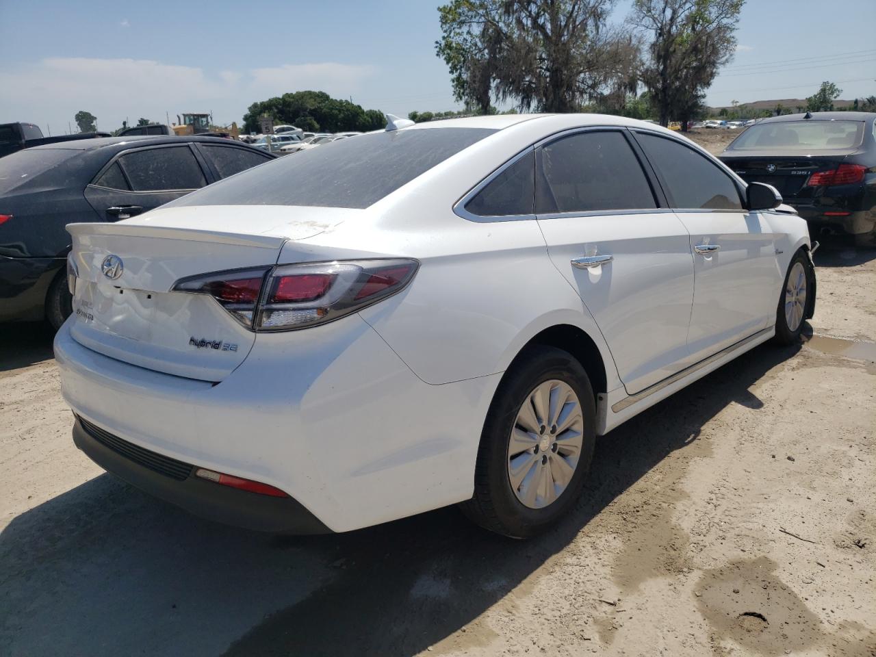 Photo 4 from auction – 2017 HYUNDAI SONATA HYB with VIN KMHE24L35HA074769