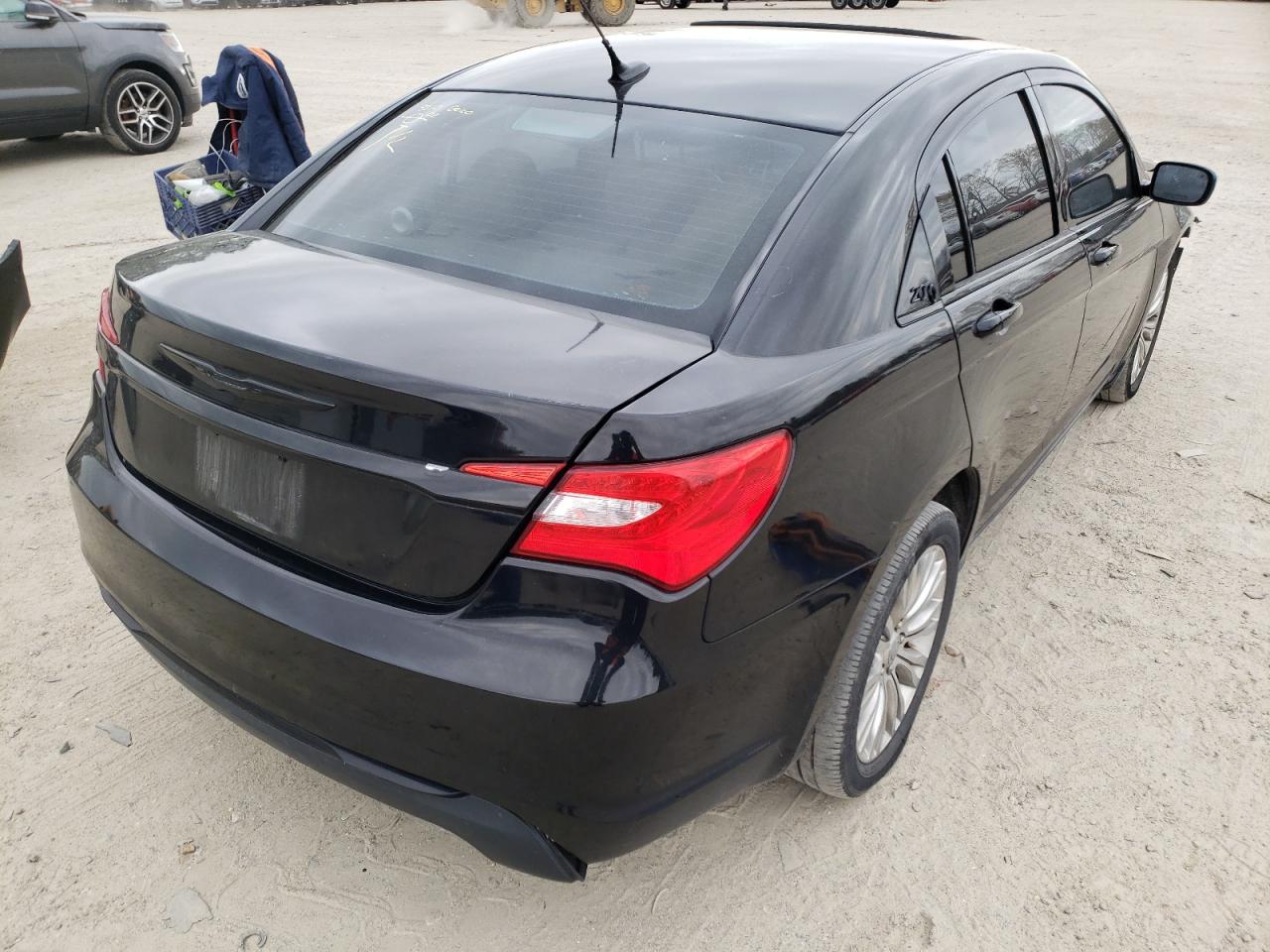 Photo 4 from auction – 2011 CHRYSLER 200 LIMITE with VIN 1C3BC2FB1BN570894