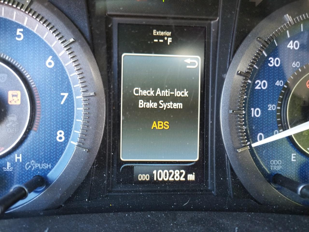 Photo 8 from auction – 2015 TOYOTA SIENNA XLE with VIN 5TDYK3DC0FS641027