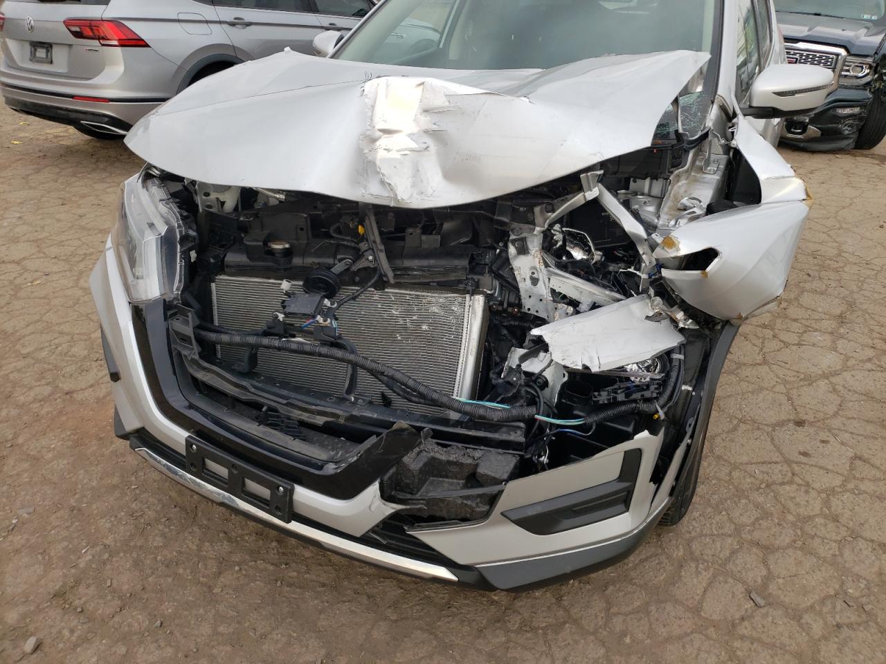 Photo 9 from auction – 2018 NISSAN ROGUE S with VIN KNMAT2MV7JP599873