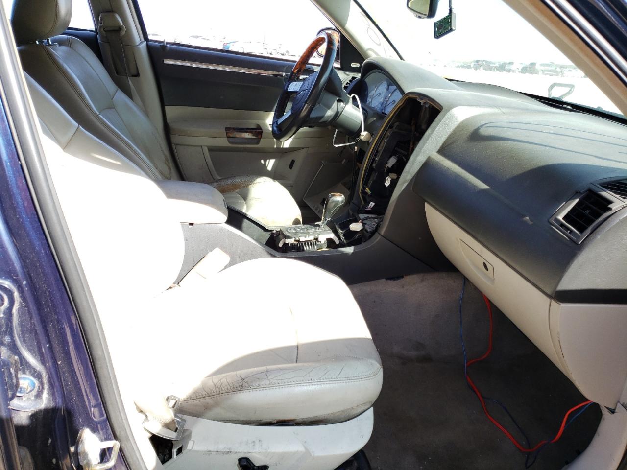 Photo 5 from auction – 2006 CHRYSLER 300C with VIN 2C3KA63H46H209275