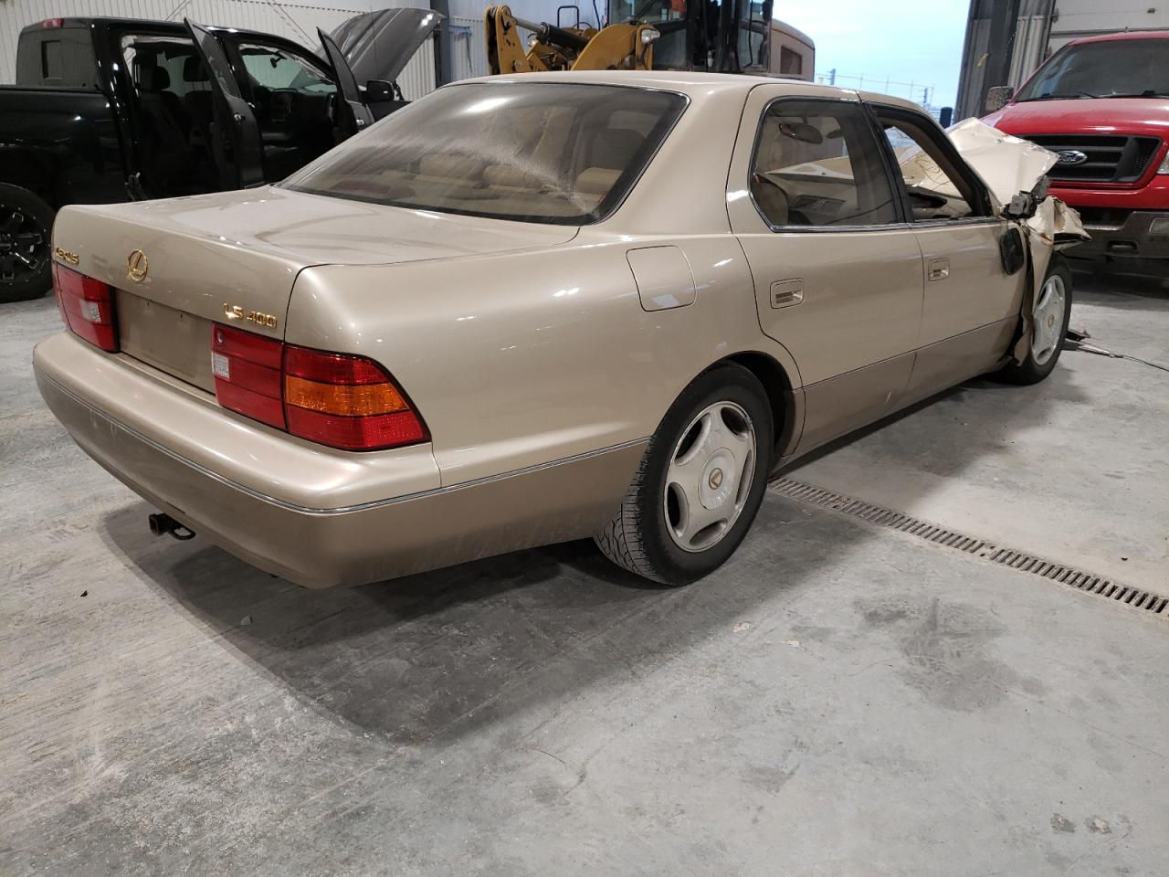 Photo 4 from auction – 2000 LEXUS LS 400 with VIN JT8BH28F9Y0180756