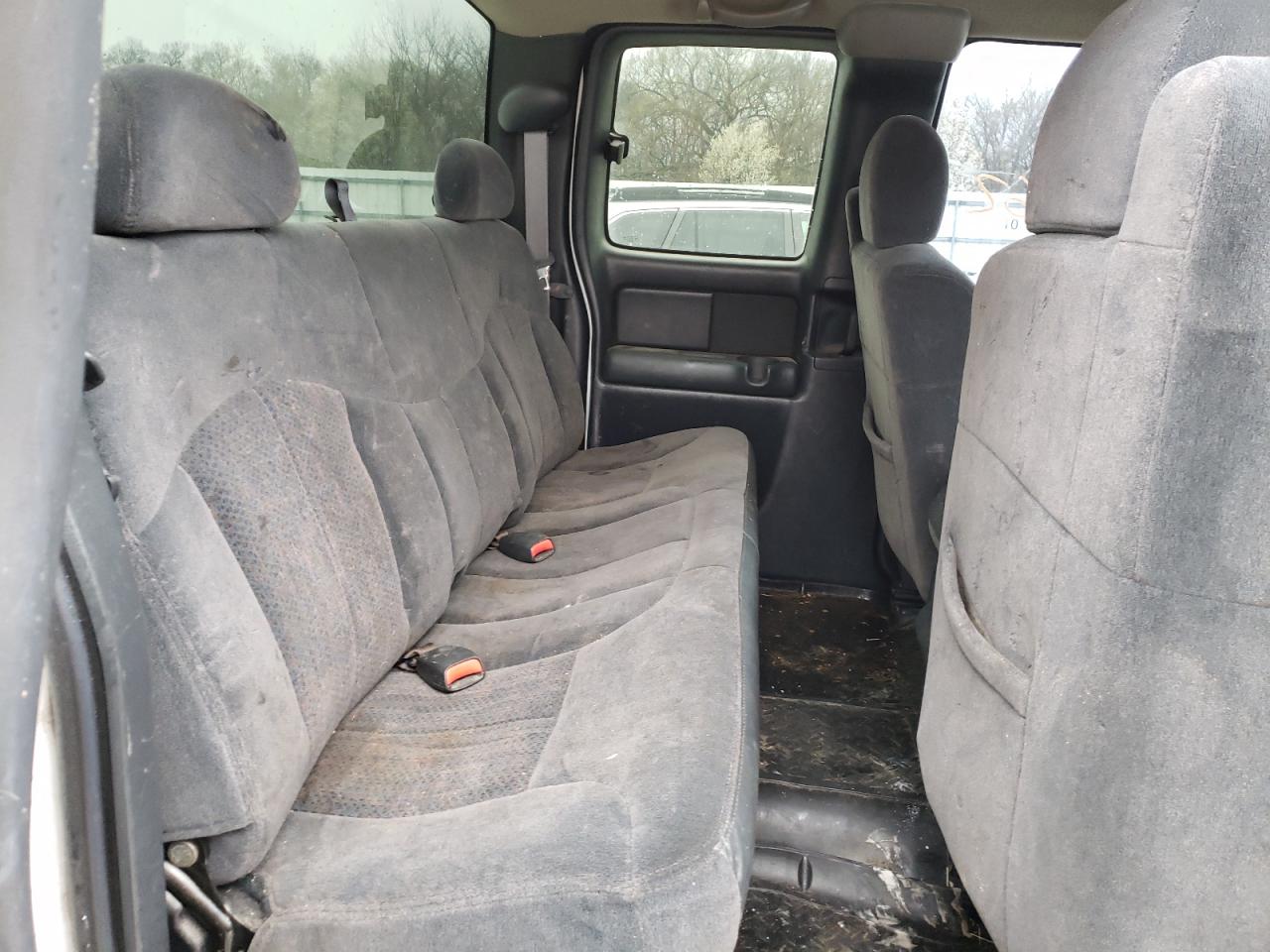 Photo 6 from auction – 2002 CHEVROLET SILVRDO LT with VIN 2GCEK19T521317962