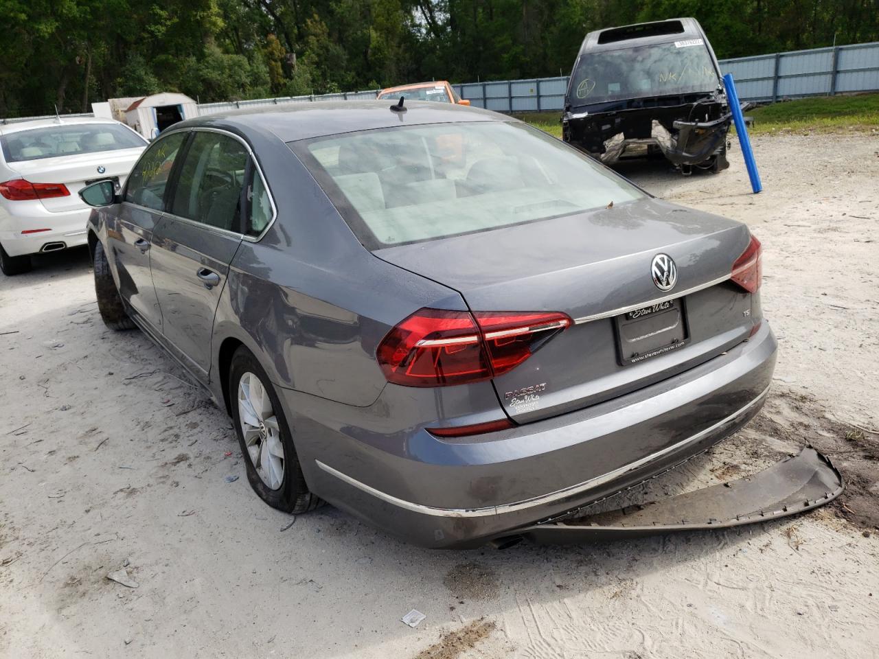 Photo 3 from auction – 2017 VOLKSWAGEN PASSAT S with VIN 1VWAT7A32HC065758