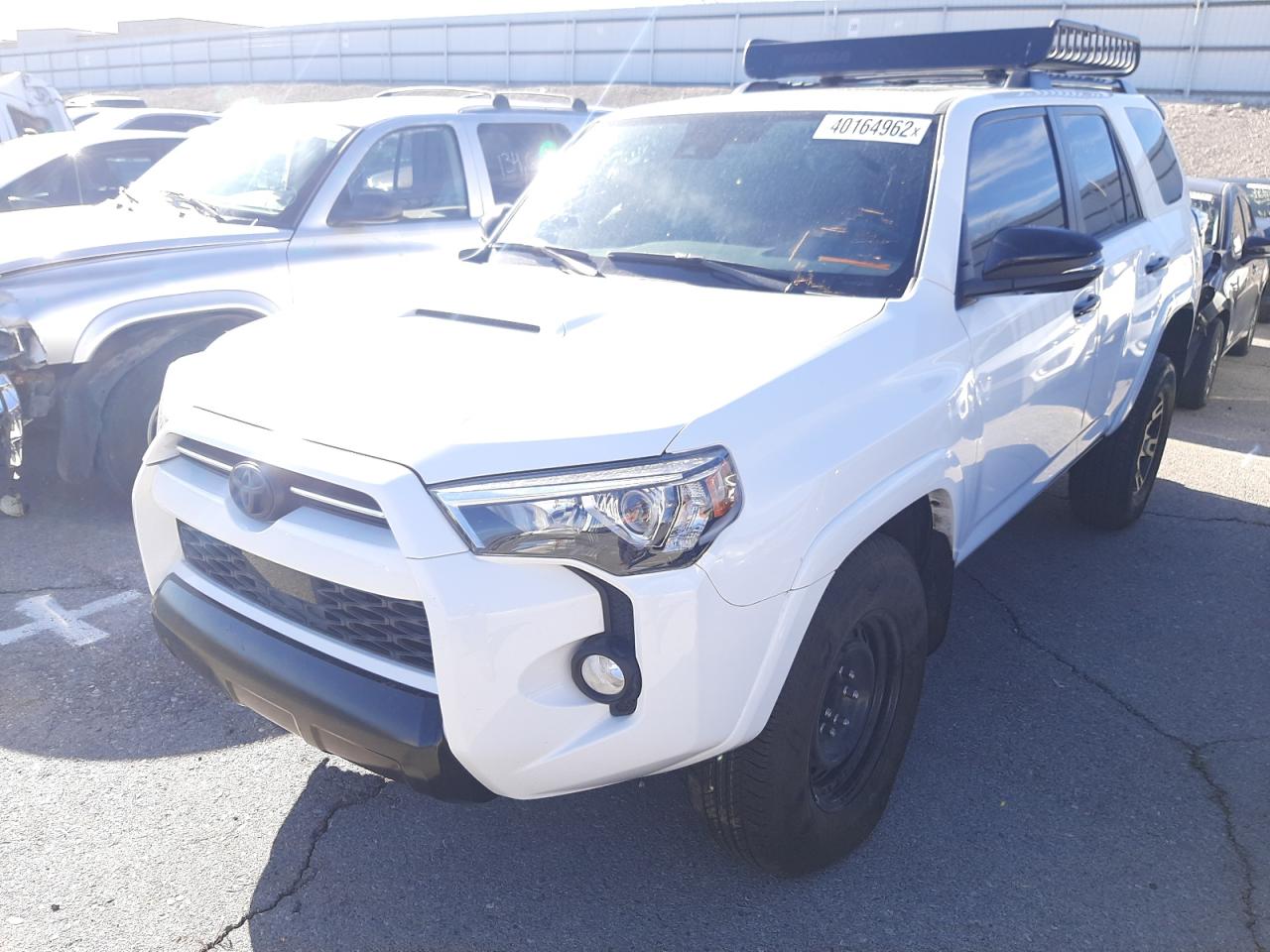 Photo 2 from auction – 2020 TOYOTA 4RUNNER SR with VIN JTEBU5JR2L5762434