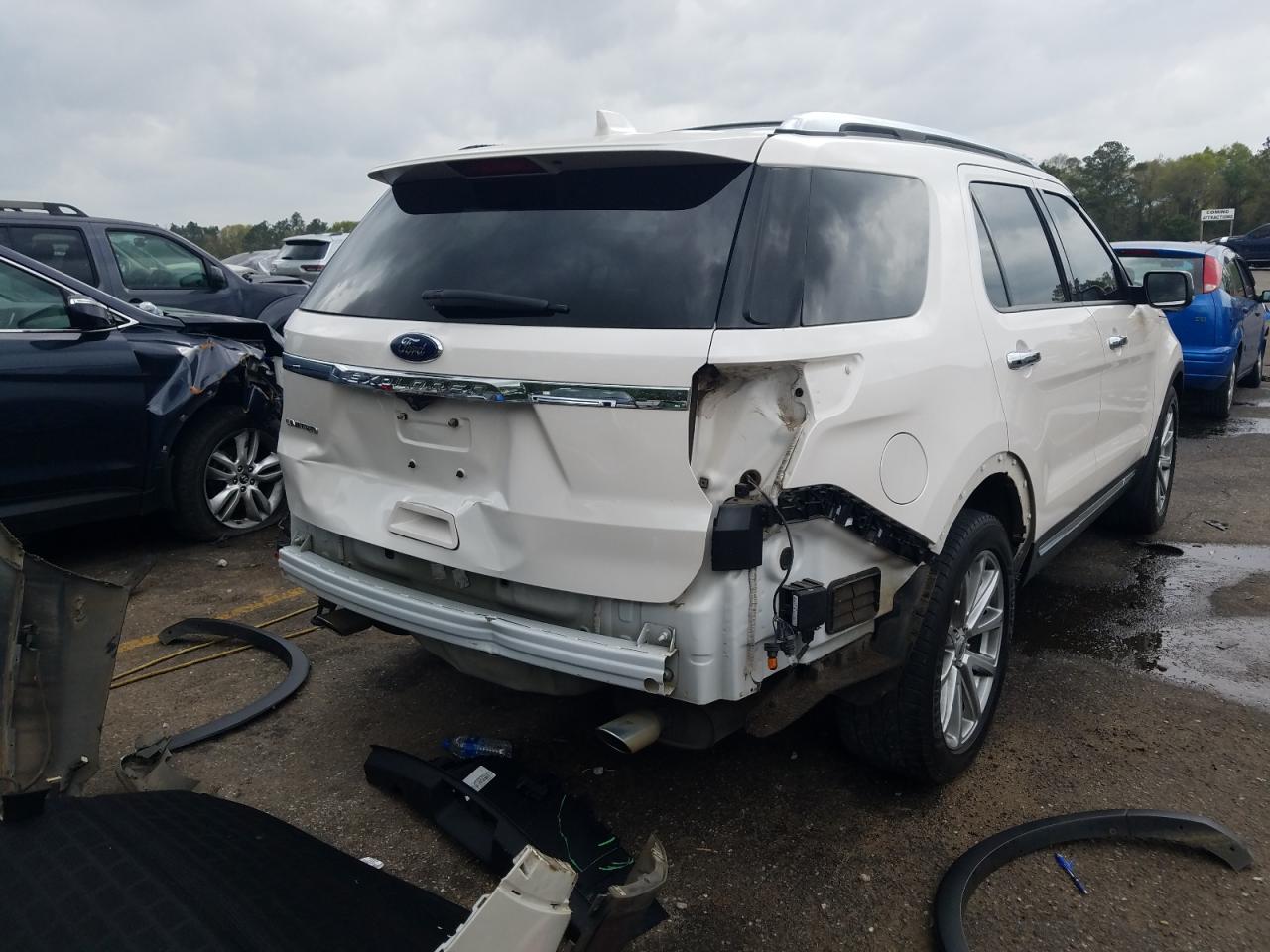 Photo 4 from auction – 2017 FORD EXPLORER L with VIN 1FM5K7F85HGB26889