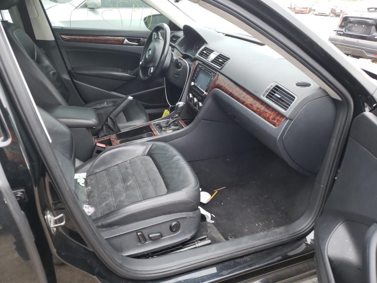 Photo 5 from auction – 2012 VOLKSWAGEN PASSAT SEL with VIN 1VWCN7A35CC082288