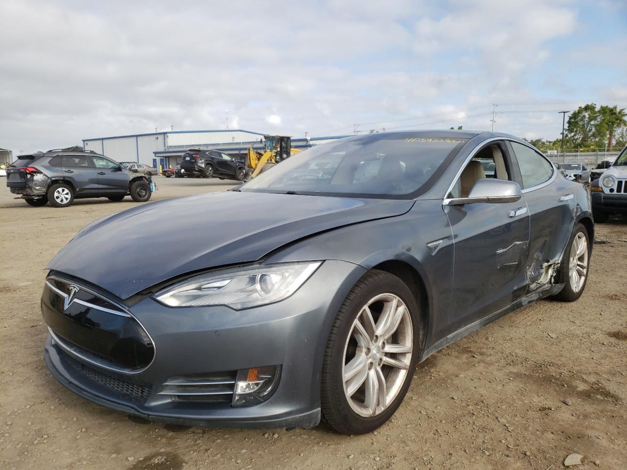 Photo 2 from auction – 2014 TESLA MODEL S with VIN 5YJSA1H18EFP46004