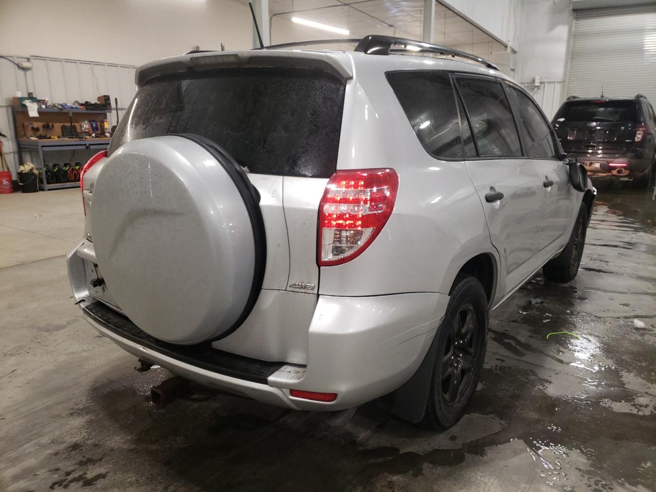 Photo 4 from auction – 2010 TOYOTA RAV4 with VIN JTMBF4DV9AD037689
