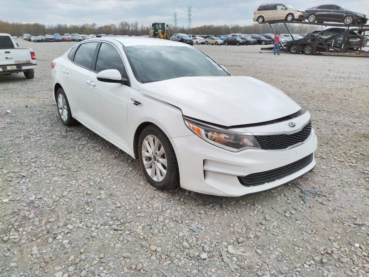 KIA OPTIMA 2016 with VIN 5XXGT4L33GG001865 - Photo from auction