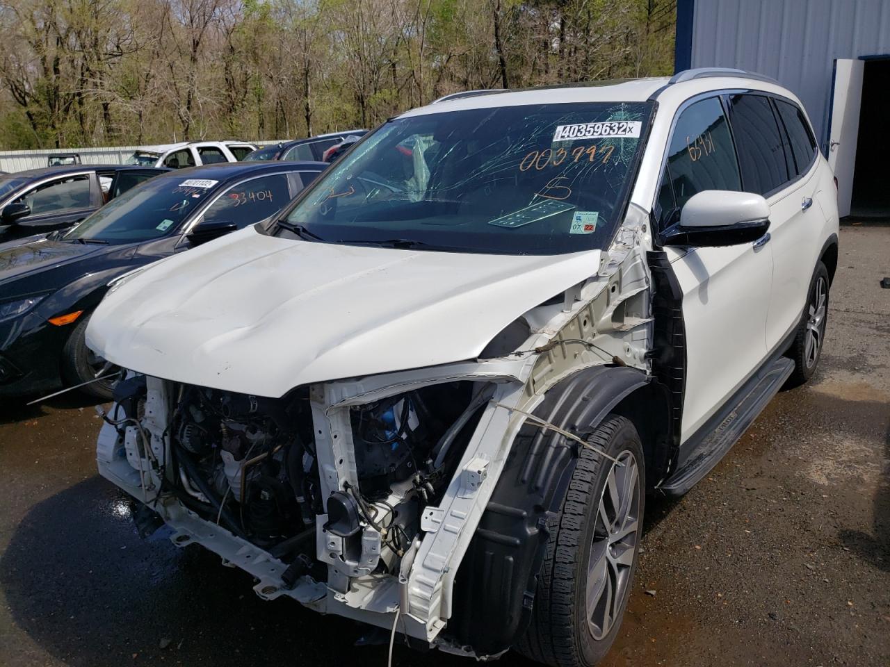 Photo 2 from auction – 2016 HONDA PILOT TOUR with VIN 5FNYF5H99GB003797