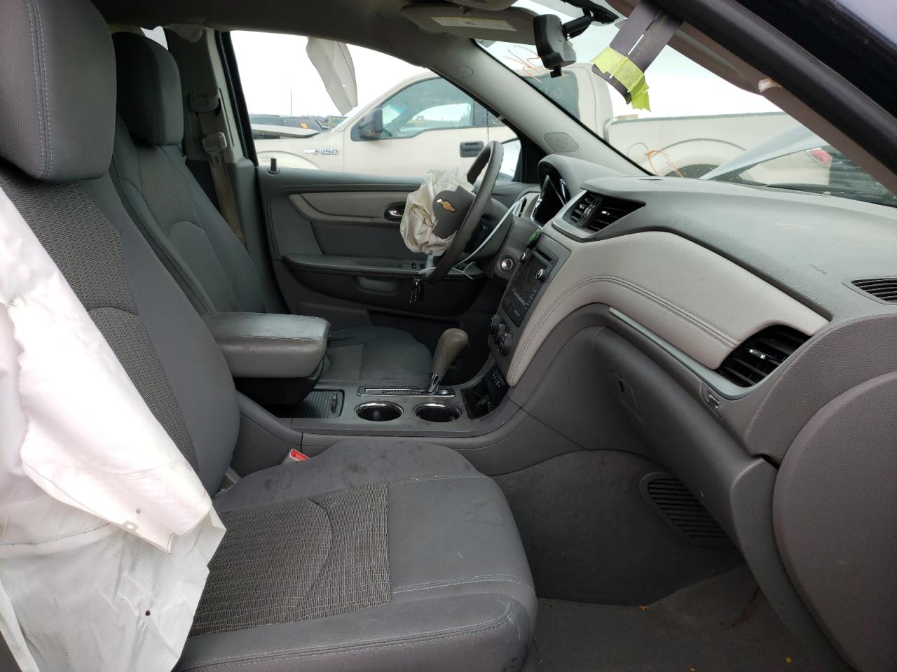 Photo 5 from auction – 2015 CHEVROLET TRAVERSE L with VIN 1GNKRFKD6FJ176336