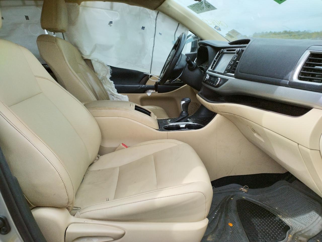 Photo 5 from auction – 2014 TOYOTA HIGHLANDER with VIN 5TDJKRFH7ES043612