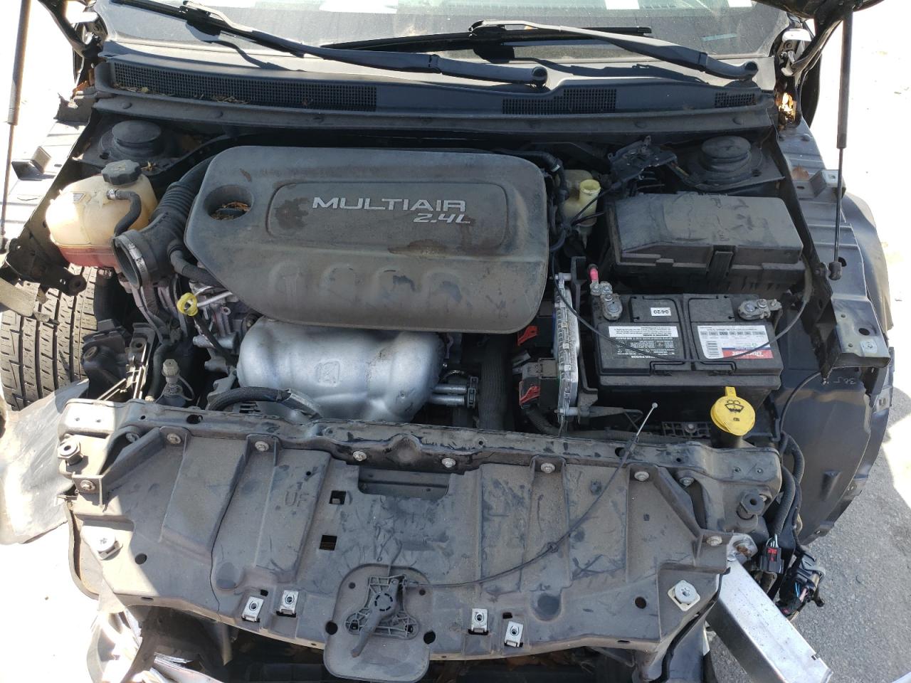 Photo 7 from auction – 2015 CHRYSLER 200 LIMITE with VIN 1C3CCCAB1FN744244