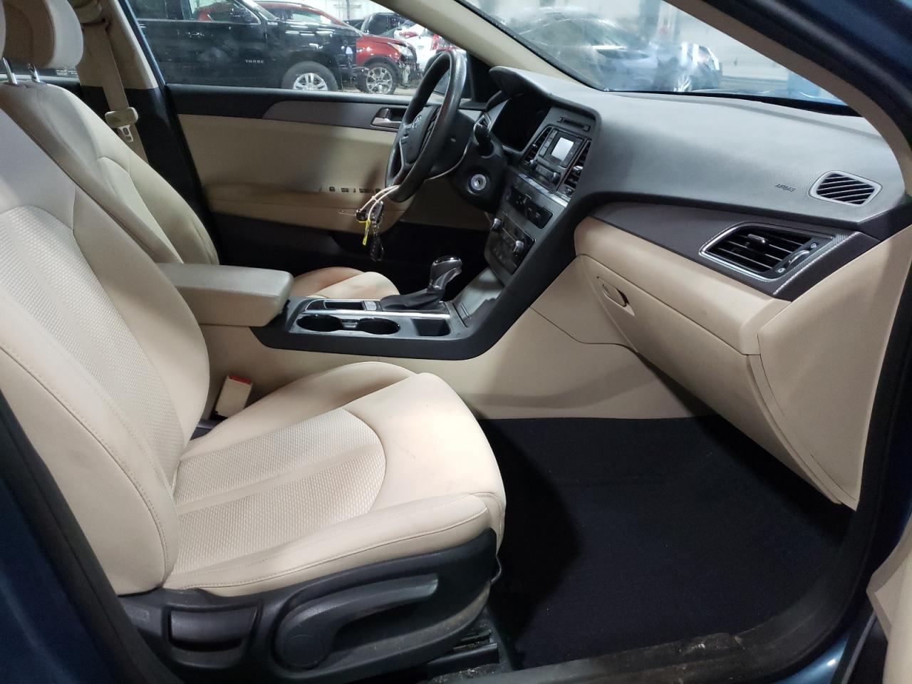 Photo 5 from auction – 2015 HYUNDAI SONATA SE with VIN 5NPE24AF2FH048704