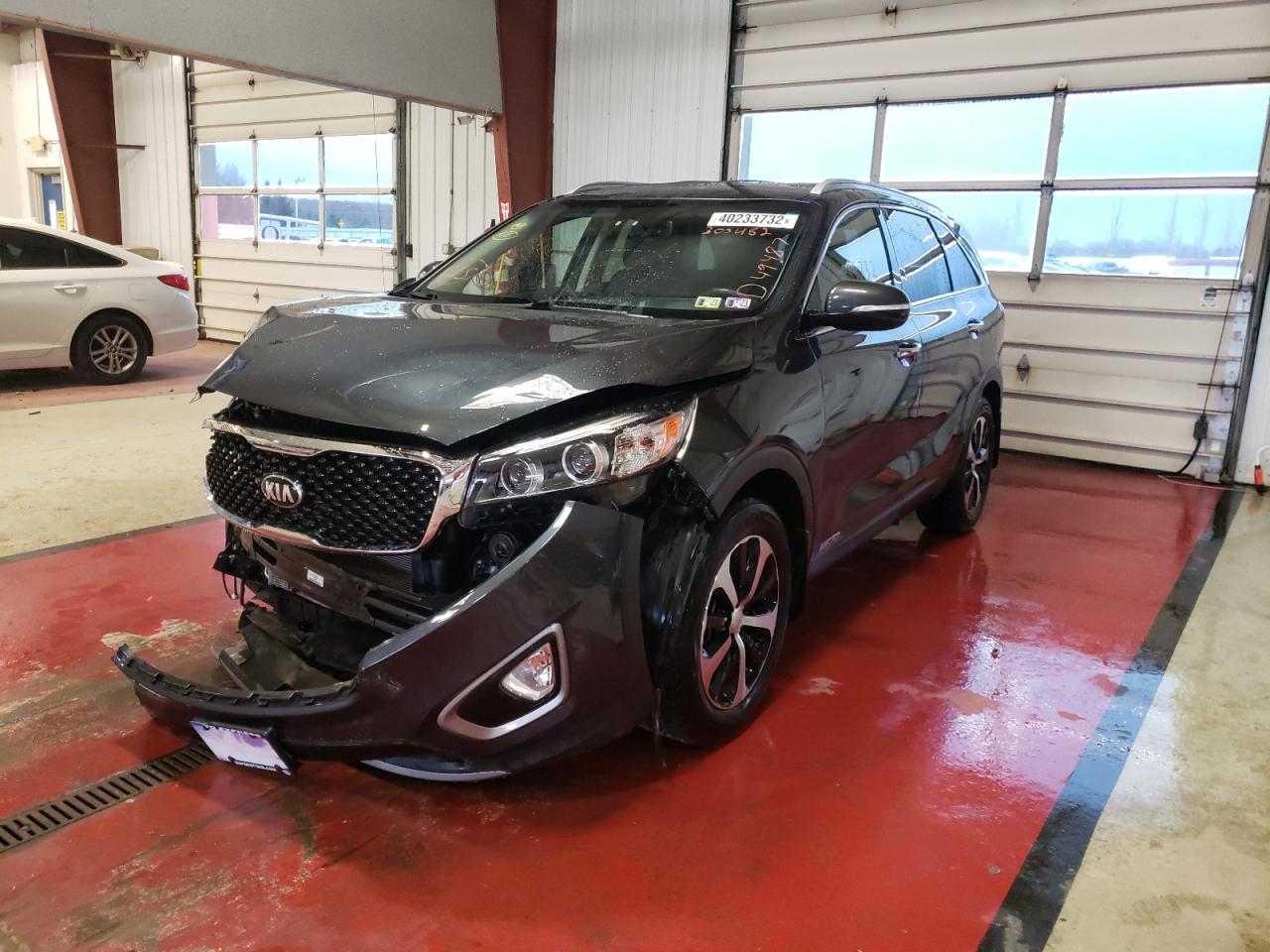 Photo 2 from auction – 2017 KIA SORENTO EX with VIN 5XYPHDA52HG305482