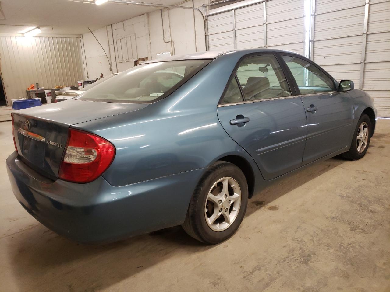 Photo 4 from auction – 2002 TOYOTA CAMRY LE with VIN 4T1BE32K72U557022